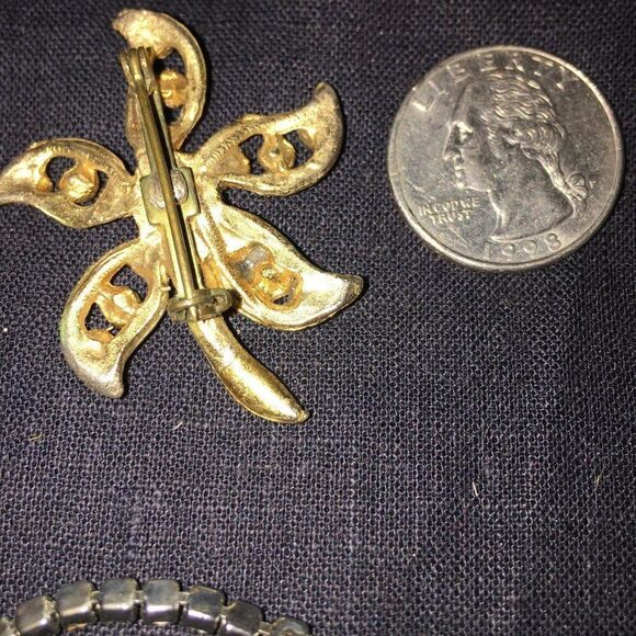 9 Piece Vintage Lot Costume Jewelry Incl Sterling - Picture 5 of 11